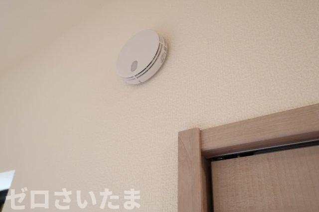 《仲介手数料無料》伊奈町栄４丁目76-2新築一戸建てハートフルタウンのその他|各お部屋に火災報知器が付いています。