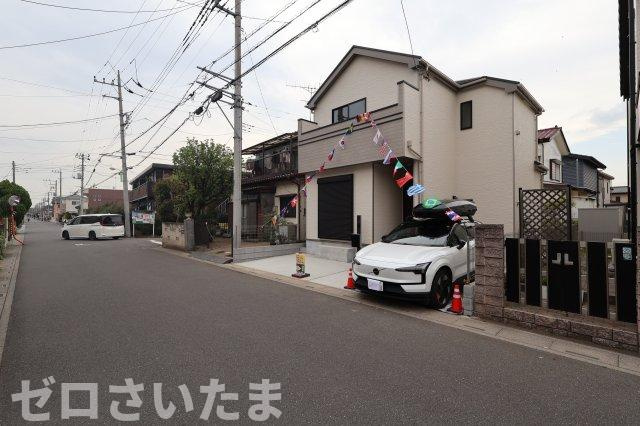 《仲介手数料無料》伊奈町栄４丁目76-2新築一戸建てハートフルタウンの外観|6m道路で駐車もしやすいです。