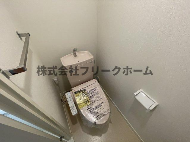 武蔵野市緑町１丁目の賃貸マンションのトイレ