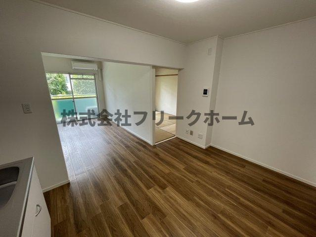 武蔵野市緑町１丁目の賃貸マンションの居間・リビング