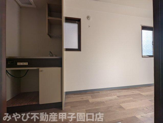ブルックハイム甲子園の居間・リビング