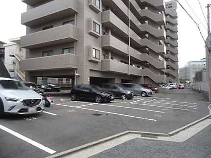 サンシティ大州通の駐車場