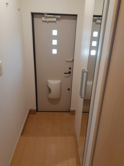 サンシャイン　スリーの玄関