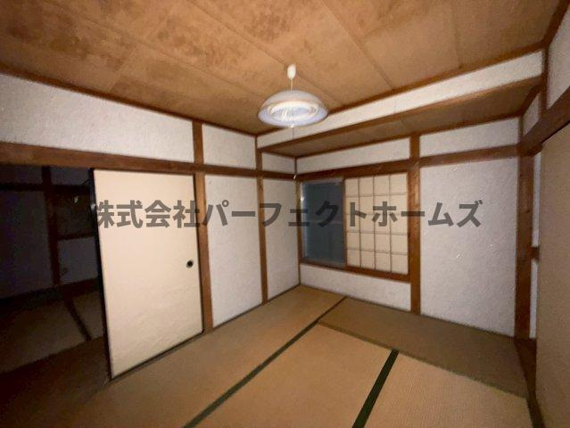 山之上5丁目戸建　賃貸の和室|明るい和室です