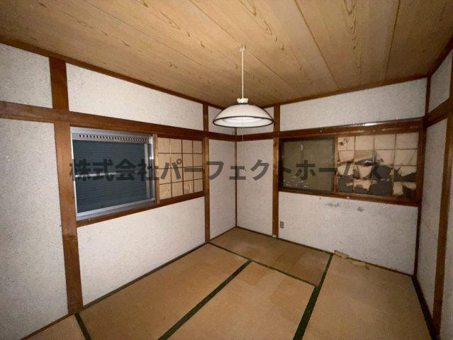 山之上5丁目戸建　賃貸の和室|明るい和室です