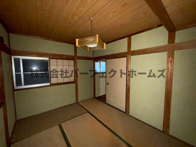 山之上5丁目戸建　賃貸の和室|落ち着いた雰囲気の和室付きです