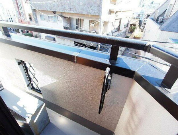 杉並区高円寺南１丁目の賃貸マンションのバルコニー