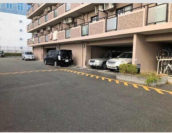サウザンドマイルズアークの駐車場