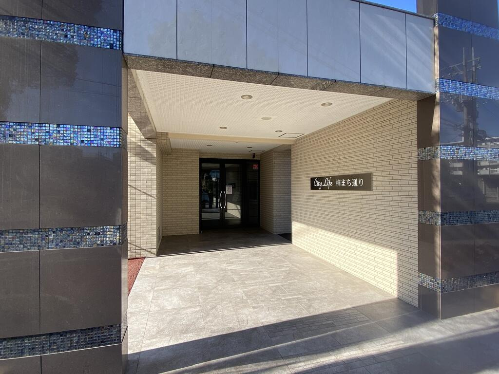 熊本市北区楠２丁目の賃貸マンションのエントランス
