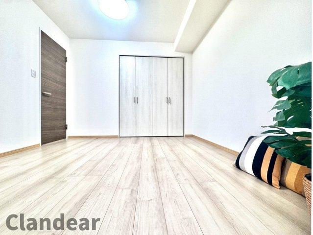 新松戸ファミールハイツ１号棟の洋室|ドキドキの新生活も、安心してスタート。ぴったりの住まいを見つけませんか？クランディアが一緒に住まい選びをサポートします‼　まずは、お気軽にお問合せください　＃クランディア