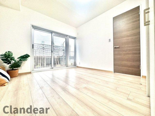 新松戸ファミールハイツ１号棟の洋室|ドキドキの新生活も、安心してスタート。ぴったりの住まいを見つけませんか？クランディアが一緒に住まい選びをサポートします‼　まずは、お気軽にお問合せください　＃クランディア