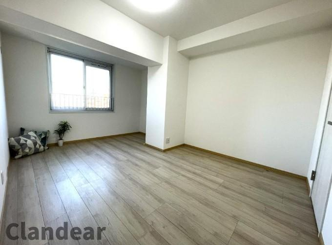 新松戸ファミールハイツ１号棟の洋室|ドキドキの新生活も、安心してスタート。ぴったりの住まいを見つけませんか？クランディアが一緒に住まい選びをサポートします‼　まずは、お気軽にお問合せください　＃クランディア