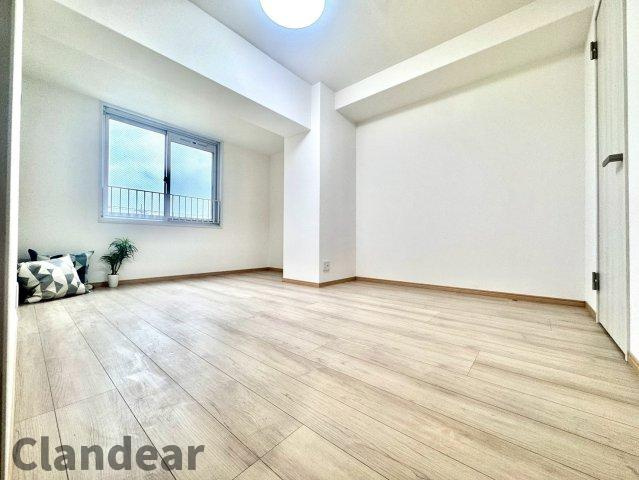 新松戸ファミールハイツ１号棟の洋室|ドキドキの新生活も、安心してスタート。ぴったりの住まいを見つけませんか？クランディアが一緒に住まい選びをサポートします‼　まずは、お気軽にお問合せください　＃クランディア