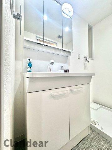 新松戸ファミールハイツ１号棟の独立洗面台|ドキドキの新生活も、安心してスタート。ぴったりの住まいを見つけませんか？クランディアが一緒に住まい選びをサポートします‼　まずは、お気軽にお問合せください　＃クランディア