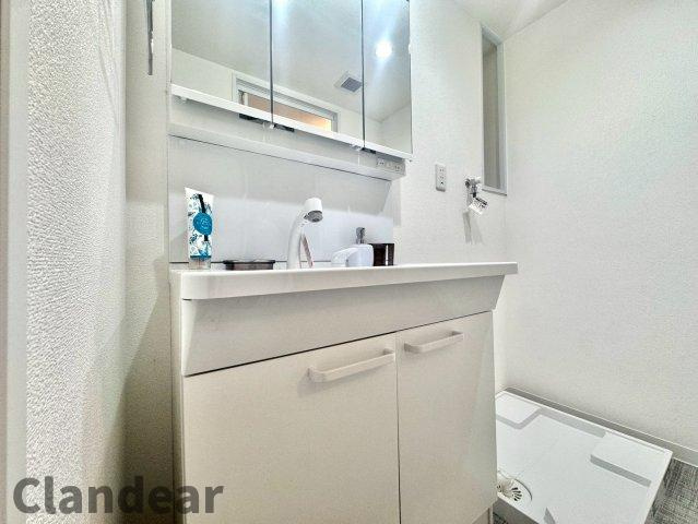 新松戸ファミールハイツ１号棟の独立洗面台|ドキドキの新生活も、安心してスタート。ぴったりの住まいを見つけませんか？クランディアが一緒に住まい選びをサポートします‼　まずは、お気軽にお問合せください　＃クランディア