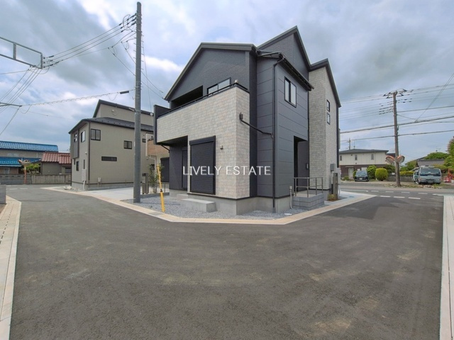 草加市新里町 新築分譲住宅 全8棟 1号棟の前面道路含む現地写真