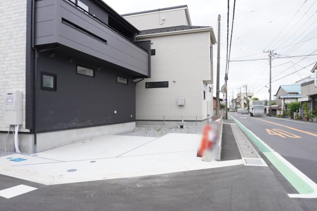 草加市新里町 新築分譲住宅 全8棟 1号棟の駐車場