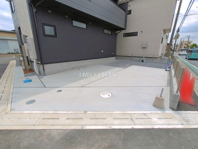 草加市新里町 新築分譲住宅 全8棟 1号棟の駐車場
