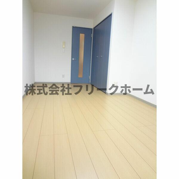 小金井市貫井北町３丁目のアパートの居間・リビング