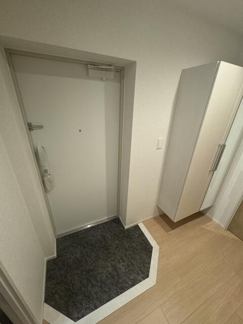 石見ビルの玄関