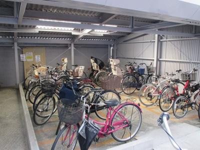 【その他】 | ロイヤルクイーンズパーク上新庄 | 屋根のある自転車置き場です