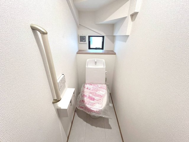 ハートフルタウン　一宮市萩原町林野　全3区画分譲のトイレ|超表面平滑加工とイオンパワーの「セフィオンテクト」加工で、汚れが付きにくく落ちやすい仕様です。