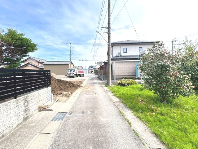 ハートフルタウン　一宮市萩原町林野　全3区画分譲の前面道路含む現地写真|「現地（2026年4月6日）撮影」
■前面道路　
■ヤマダ不動産　株式会社リライフ