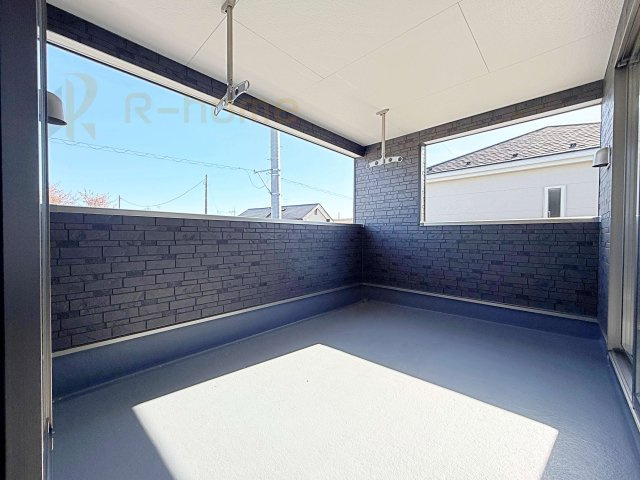 東茨城郡茨城町前田第5　新築戸建て　3号棟のバルコニー|急な雨でも安心のインナーバルコニー♪忙しいご夫婦も大満足♪