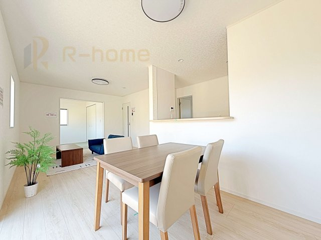 東茨城郡茨城町前田第5　新築戸建て　3号棟の居間・リビング|広々とした余裕のあるリビングです♪大きな窓からは自然光が届きます。