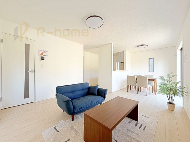 東茨城郡茨城町前田第5　新築戸建て　3号棟の居間・リビング|広くて明るいＬＤＫ♪ ゆったりくつろげるリビングスペースで、ご家族皆様の笑顔が溢れます。
