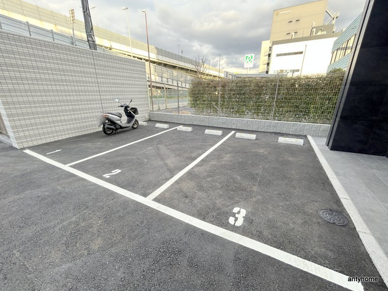 フォーリアライズ大阪ミッテ　仲介手数料無料の駐車場