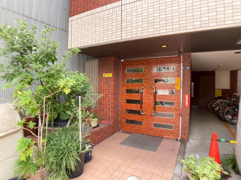 難波千日前OEMマンションのエントランス