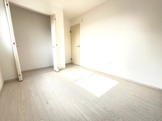 【洋室】 | 佐伯区利松3丁目　全2区画　NO1【50坪】 | ２階　洋室5.7帖☆ウォークインクローゼットがあり、お部屋がスッキリ広く使えます☆