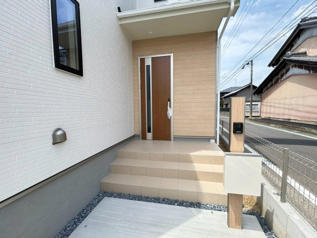 ハートフルタウン　一宮市萩原町林野　全3区画分譲の玄関|玄関ドアの鍵はディンプルキーと内側はサムターンキーになっており防犯性の高い仕様になっています。