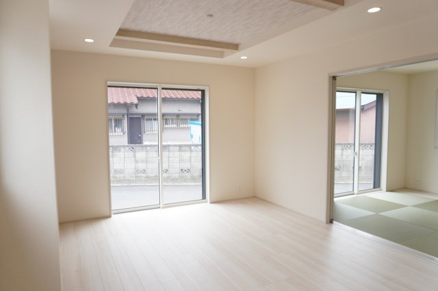 草加市新里町 新築分譲住宅 全8棟 3号棟の居間・リビング