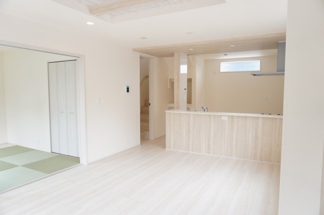 草加市新里町 新築分譲住宅 全8棟 3号棟の居間・リビング