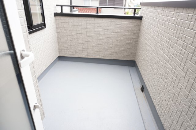 草加市新里町 新築分譲住宅 全8棟 3号棟のバルコニー|（5.25帖側）