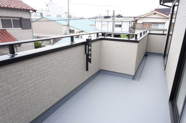 草加市新里町 新築分譲住宅 全8棟 3号棟のバルコニー