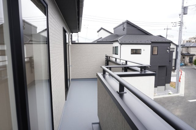 草加市新里町 新築分譲住宅 全8棟 3号棟のバルコニー