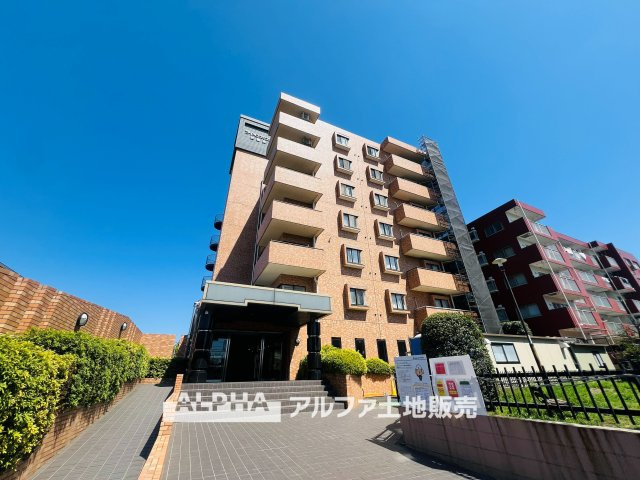 ライオンズマンション武蔵砂川の外観|【A warm space】◆心をほどく場所◆
ゆったりとした空間に包まれ、誰かを迎えることが日常になる住まい。
この環境で暮らすうちに、時間の使い方も、人との距離感も変わっていく。