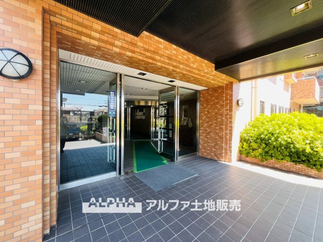 ライオンズマンション武蔵砂川の外観|【A cozy space】◆余白のある暮らし◆
人を招いても、ひとりで過ごしても心地よい住空間。
温もりを感じるこの場所が、暮らしの輪郭をやさしく描いていく。