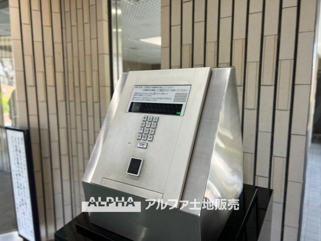 ライオンズマンション武蔵砂川のエントランス|【Auto-lock system】
◆エントランス◆にオートロックを採用。外部からの出入りを管理し、日々の暮らしに落ち着きをもたらします。