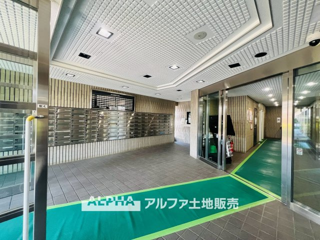 ライオンズマンション武蔵砂川のエントランス|【Gentle Time】◆やさしい時間が流れる場所◆
包み込むような空間が、日々の緊張をそっと解く。ここで過ごすうちに、時間も人との関係も、心地よく変化していく。