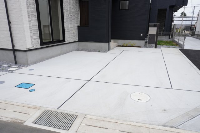 草加市新里町 新築分譲住宅 全8棟 4号棟の駐車場