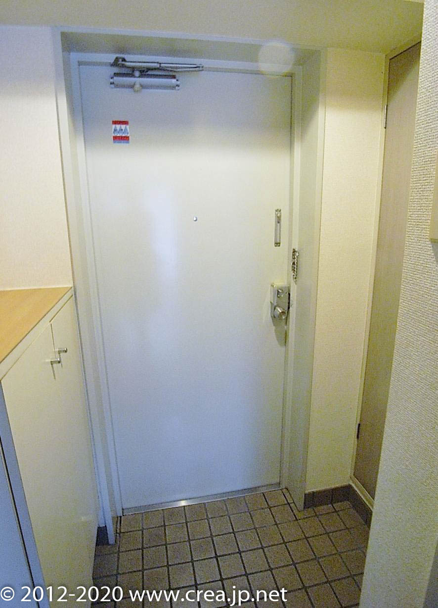 セジュールドミワ参番館の玄関