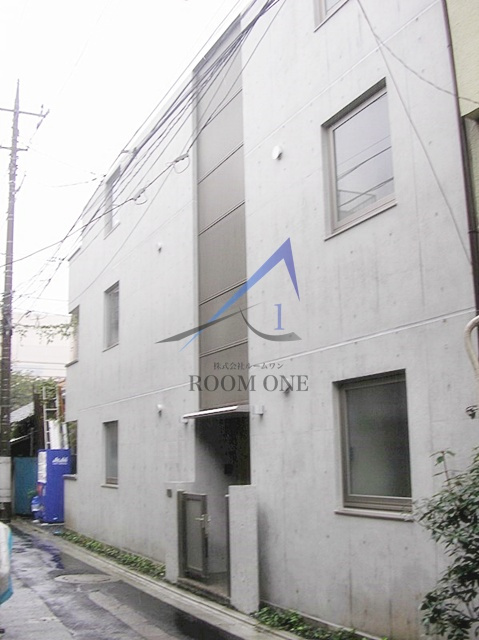 APARTMENT α
