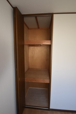 レジデンス北原台の収納|手前側の洋室収納です
同タイプ別の部屋の写真です
