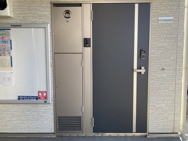 クレイノラルーチェの玄関