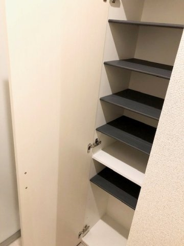 クレイノラルーチェの内装|シューズボックス