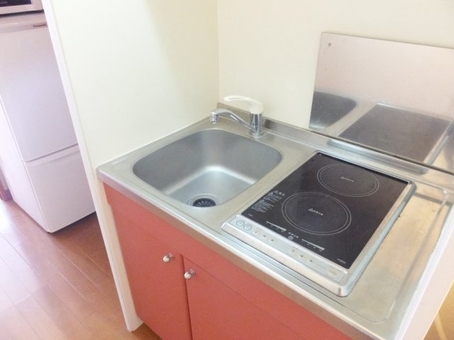 レオパレスａｉのキッチン|操作が簡単な２口電気コンロのキッチンです。
